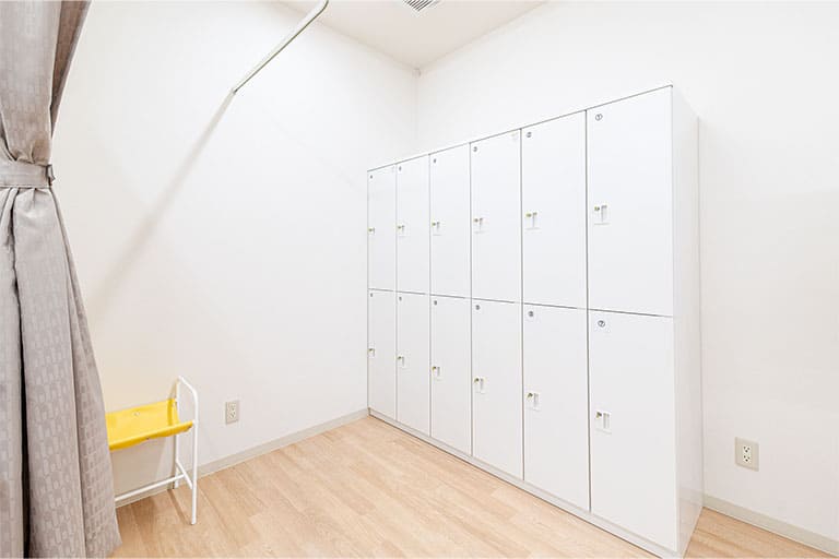 リハビリテーション室ロッカー、着替えスペース